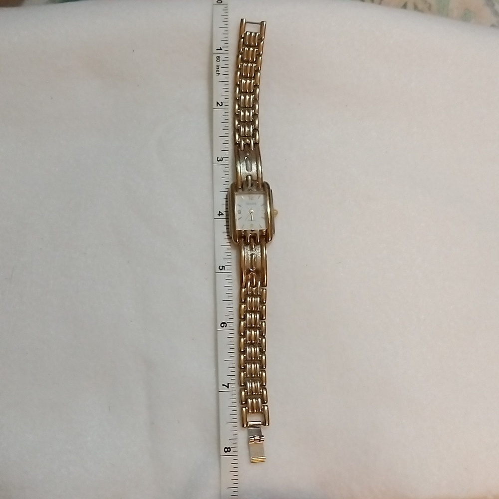 Vintage 80's Geneva Gold and Silver toned Watch - Picture 3 of 6